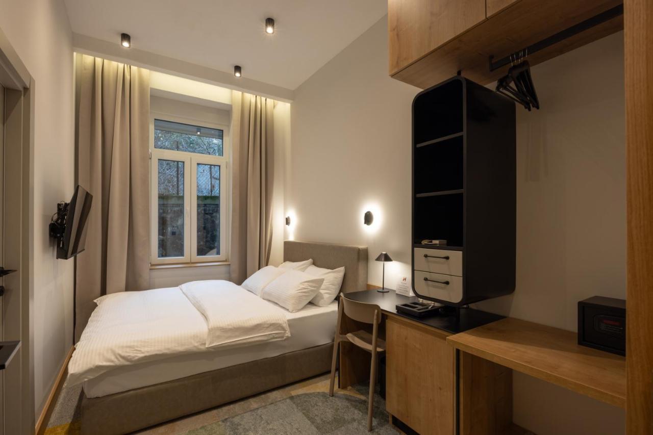 Hop Inn Rooms & Suites Belgrado Exterior foto