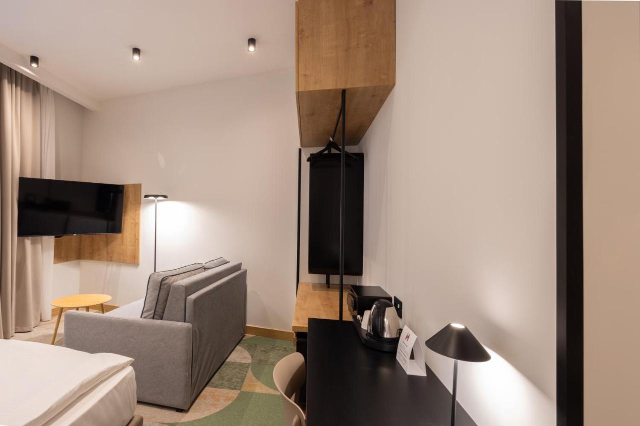 Hop Inn Rooms & Suites Belgrado Exterior foto