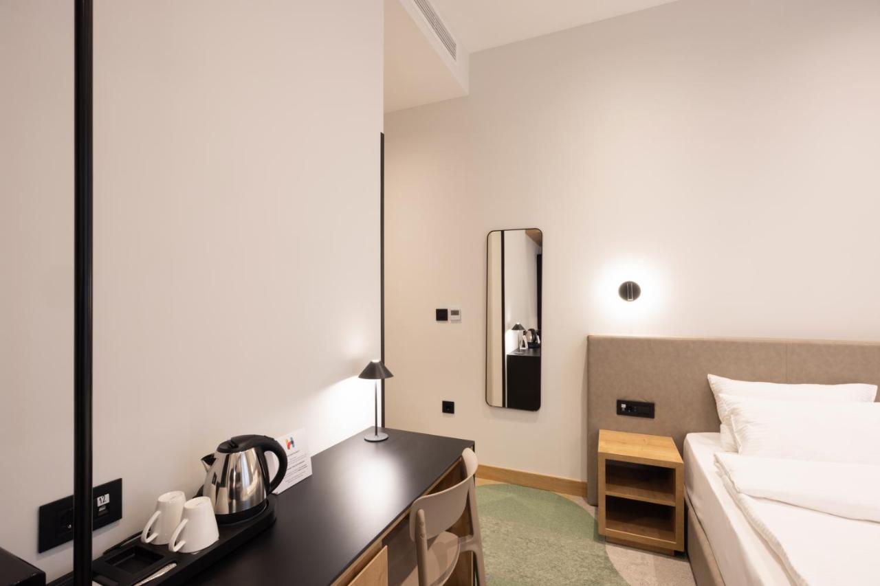 Hop Inn Rooms & Suites Belgrado Exterior foto